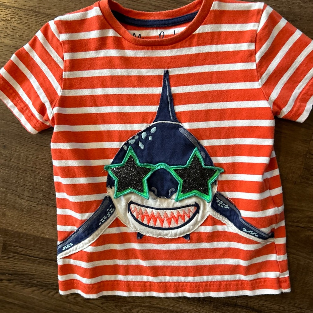 Mini Boden (lift the flap) shark appliqué tee
